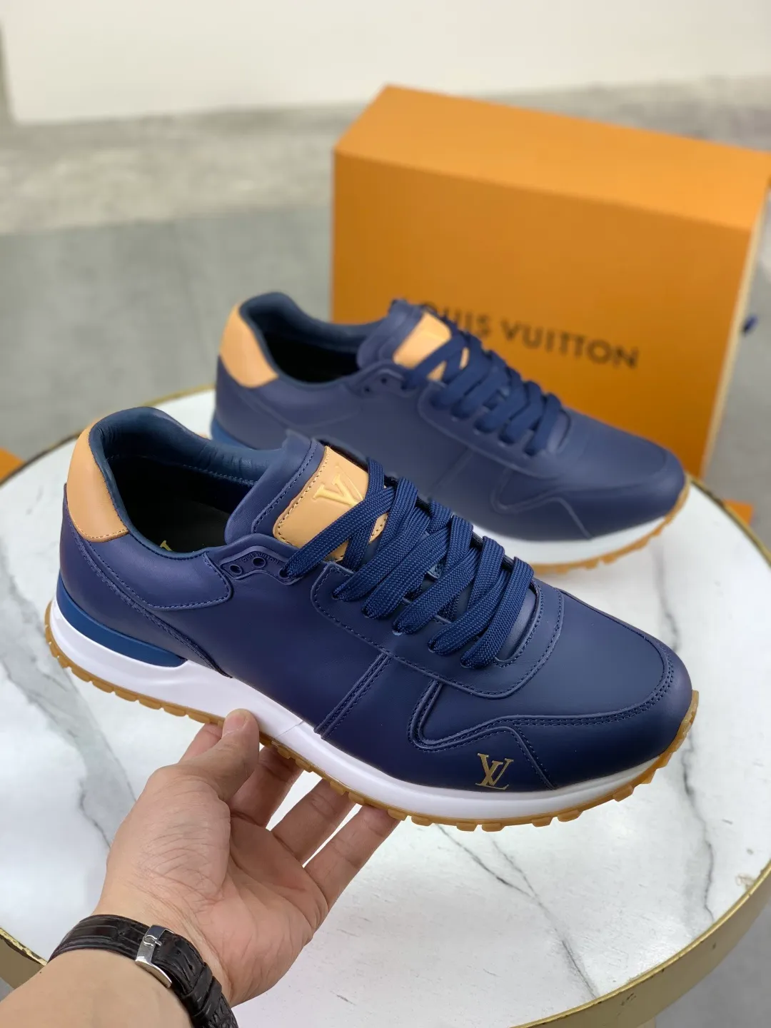 Men's men's shoes 💰P680 new style 💶[LOUIS VUITTON] (original order) new style 🍀LV Louis Vuitton * - top version of LV classic trendy shoes! Made of imported original cowhide and water-dyed cowhide lining. The latest original wear-resistant rubber combination outsole! High quality products! Multiple colors available, code number: 39-45 (38 46 customized)
